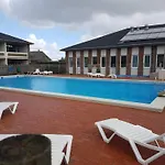 別荘 Poolside In