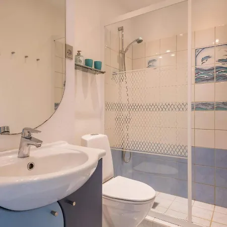 Poolside Paradise In - By Traum * Fano